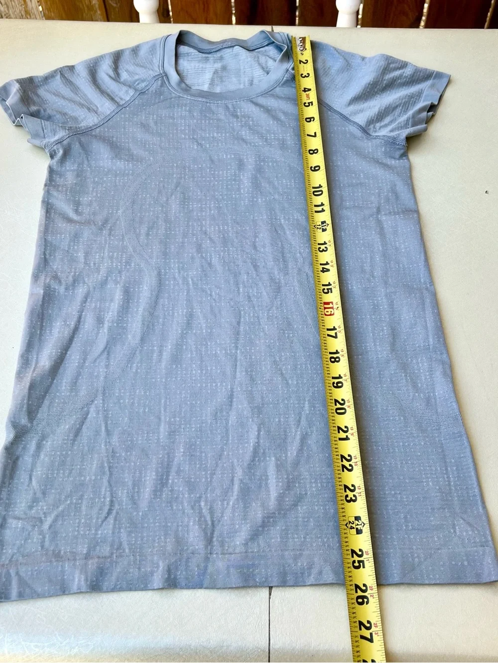 lululemon athletica Light Grey Short-Sleeve Tee Women’s Size Small (aka 6)